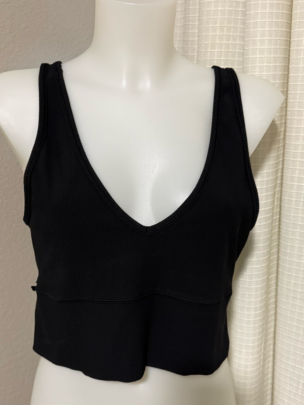 lululemon athletica Black Ribbed Power Pivot Tank - Picture 2 of 8